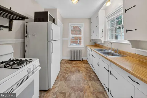 $950,000 | 1639 North Woodstock Street, Arlington, VA 22207