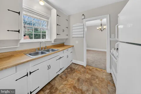 $950,000 | 1639 North Woodstock Street, Arlington, VA 22207