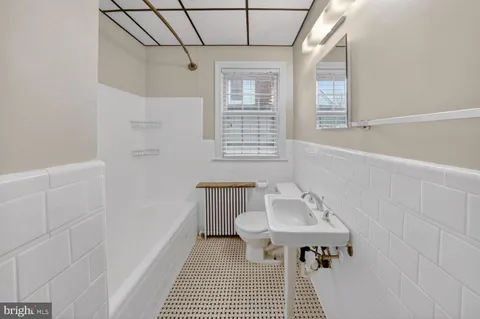 $950,000 | 1639 North Woodstock Street, Arlington, VA 22207