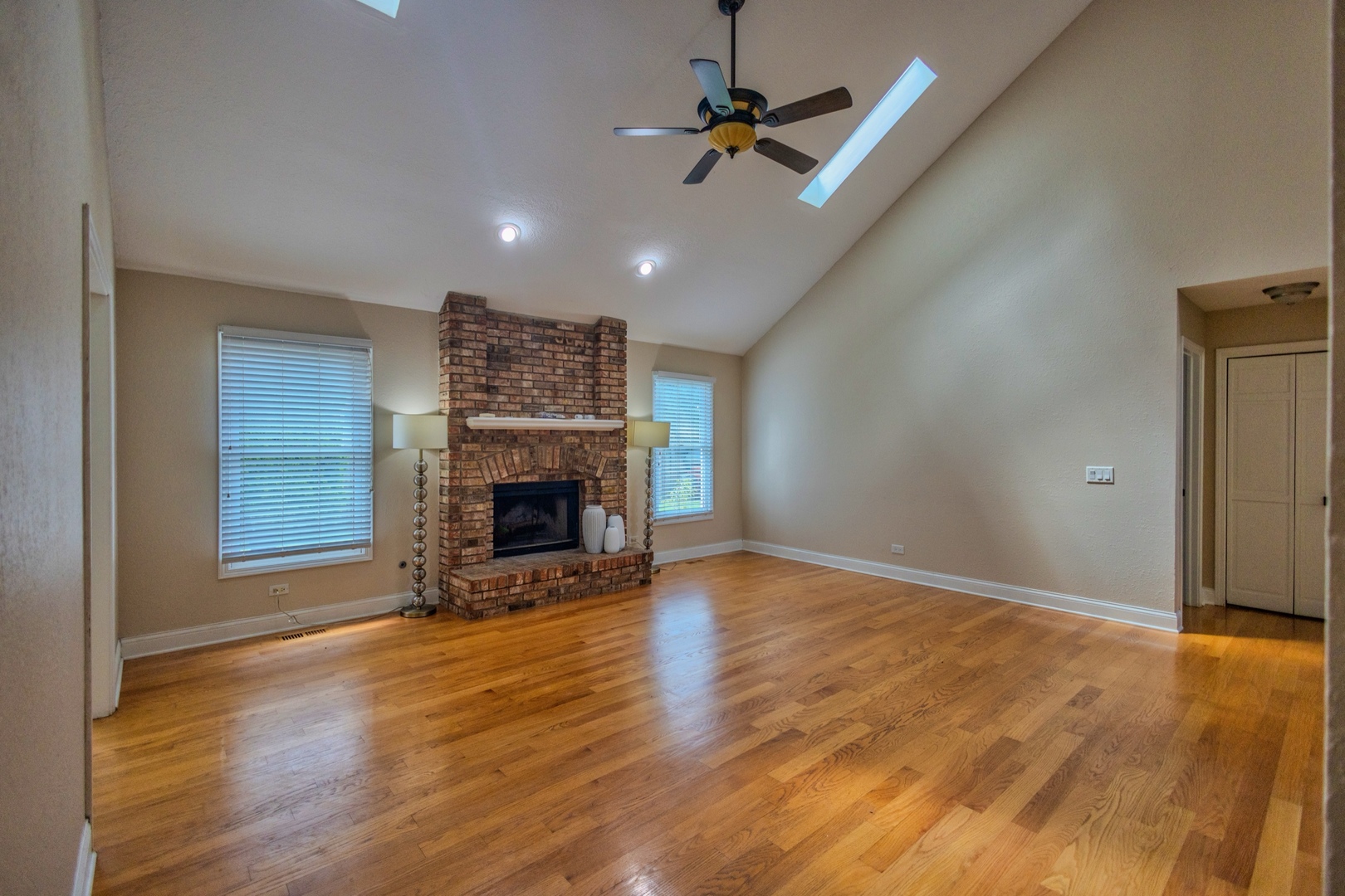 8 Steck Court Bolingbrook, IL 60440 - Photo 5 of 39