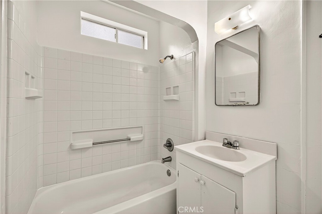 459 South Butte Street Willows, CA 95988 - Photo 18 of 44 a bathroom with a sink mirror and a bathtub