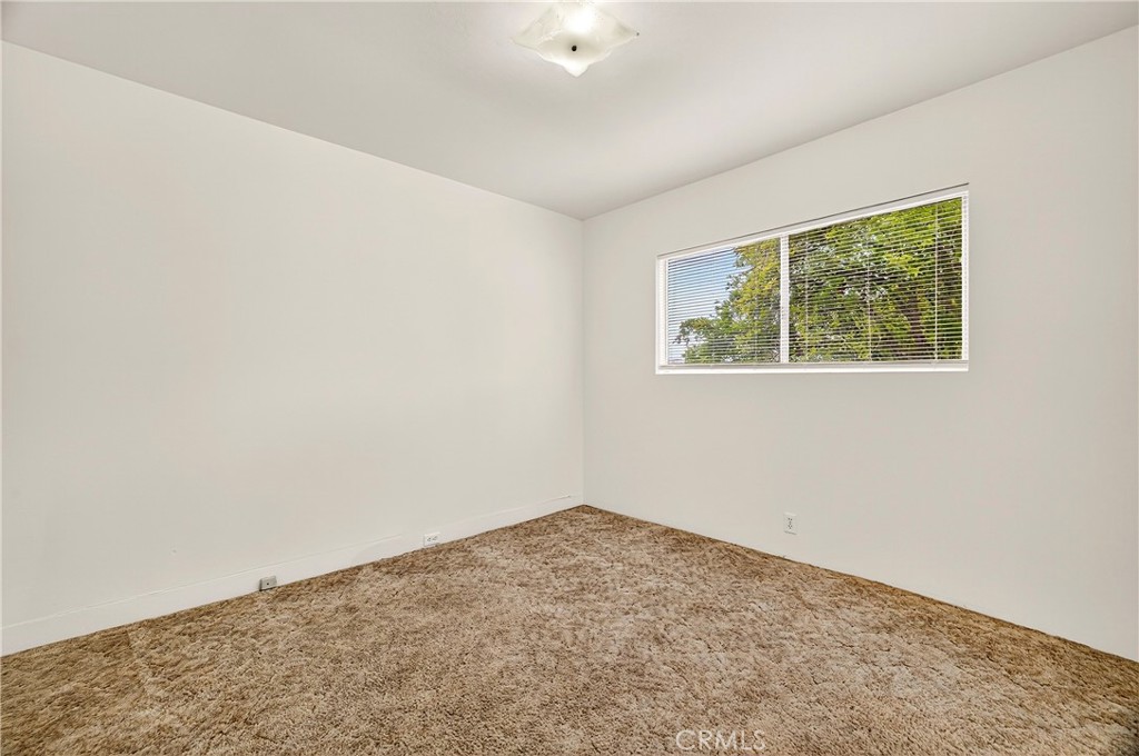 459 South Butte Street Willows, CA 95988 - Photo 21 of 44 an empty room with a window
