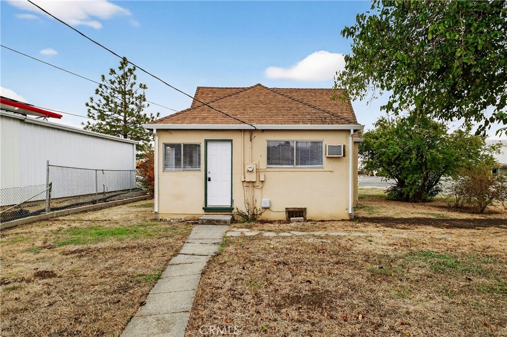 459 South Butte Street Willows, CA 95988 - Photo 24 of 44 a front view of a house with a garden