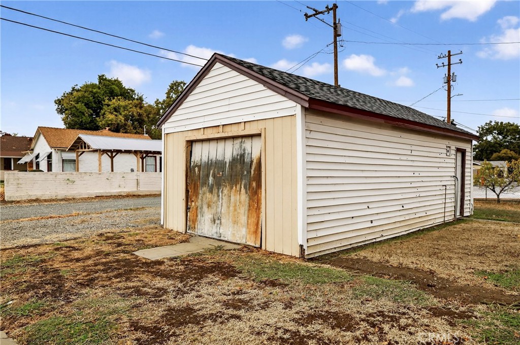 459 South Butte Street Willows, CA 95988 - Photo 28 of 44 a backyard of a house