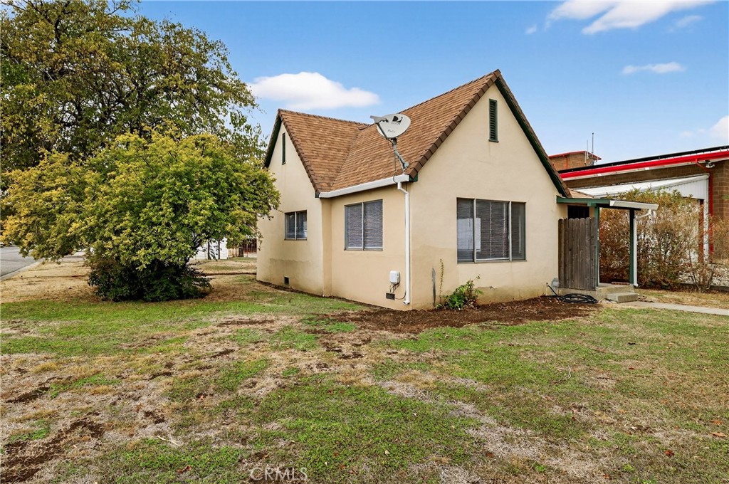 459 South Butte Street Willows, CA 95988 - Photo 3 of 44 a view of a house with a yard