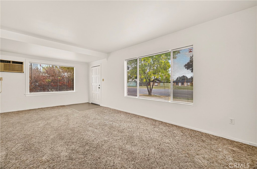 459 South Butte Street Willows, CA 95988 - Photo 8 of 44 an empty room with a window
