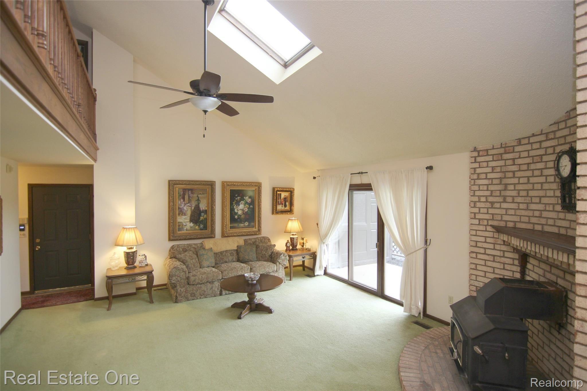 925 East Buno Road Milford, MI 48381 - Photo 20 of 31 jBeagan Ct Great Room.jpg