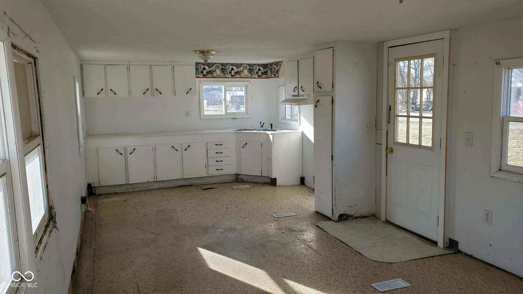 333 East Ohio Street Dunkirk, IN 47336 - Photo 5 of 13