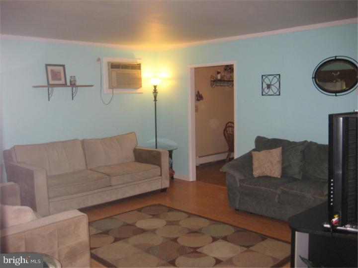 28 Mayflower Road Levittown, PA 19056 - Photo 3 of 10 Gallery Image 3