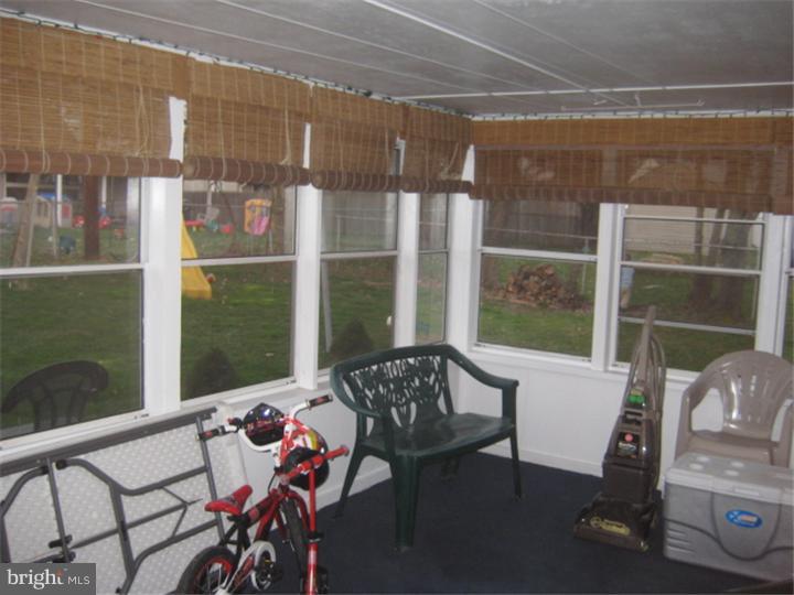 28 Mayflower Road Levittown, PA 19056 - Photo 6 of 10 Gallery Image 6
