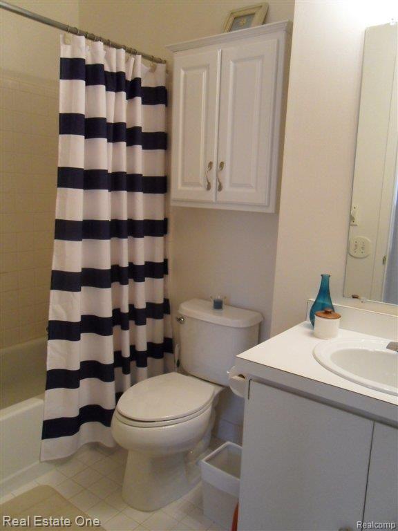 1132 Cove Lane, Unit 361 Rochester, MI 48306 - Photo 21 of 25 Main Bath
