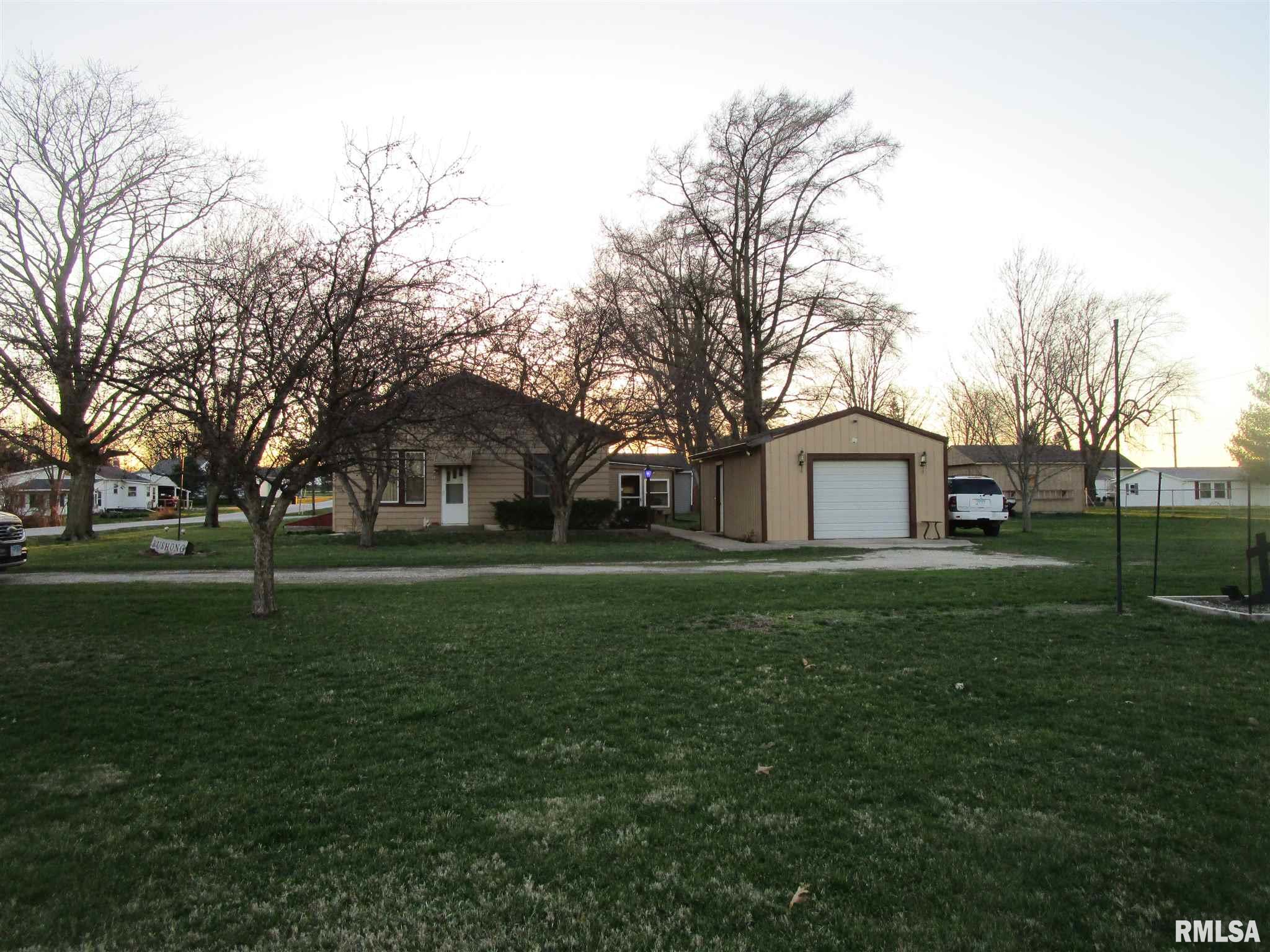 109 East 8th Street Canton, IL 61520 - Photo 3 of 50