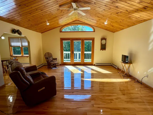 $595,000 | 170 Sunrise Avenue, Barton, VT 05822