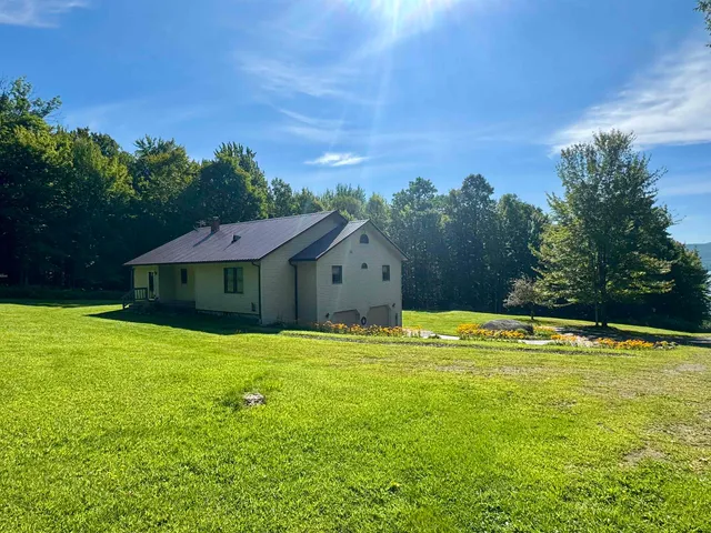 $595,000 | 170 Sunrise Avenue, Barton, VT 05822