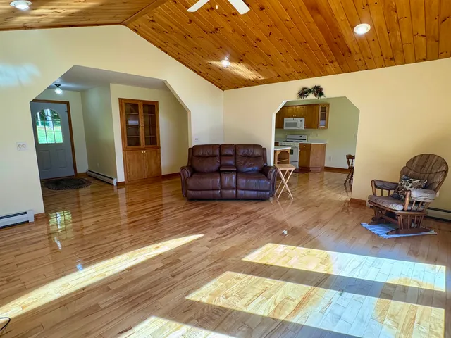 $595,000 | 170 Sunrise Avenue, Barton, VT 05822