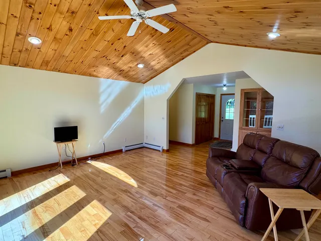 $595,000 | 170 Sunrise Avenue, Barton, VT 05822