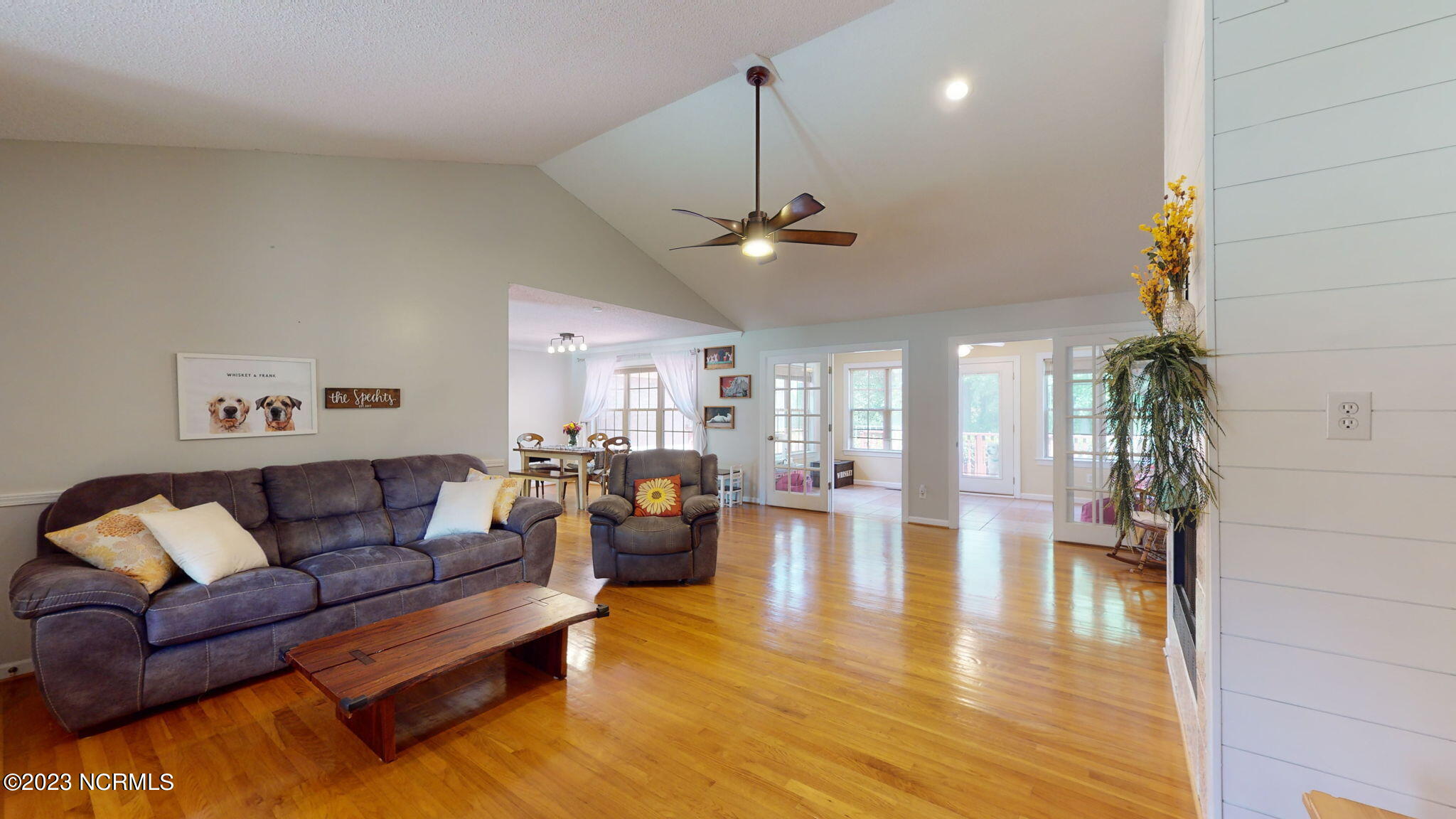 130 Geneva Road New Bern, NC 28562 - Photo 5 of 41 Living room
