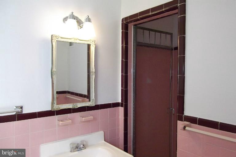 8525 Pelham Road Bethesda, MD 20817 - Photo 13 of 28 Bath (Master)
