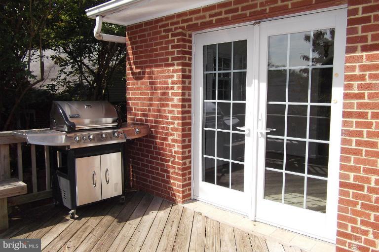 8525 Pelham Road Bethesda, MD 20817 - Photo 16 of 28 Deck off Kitchen