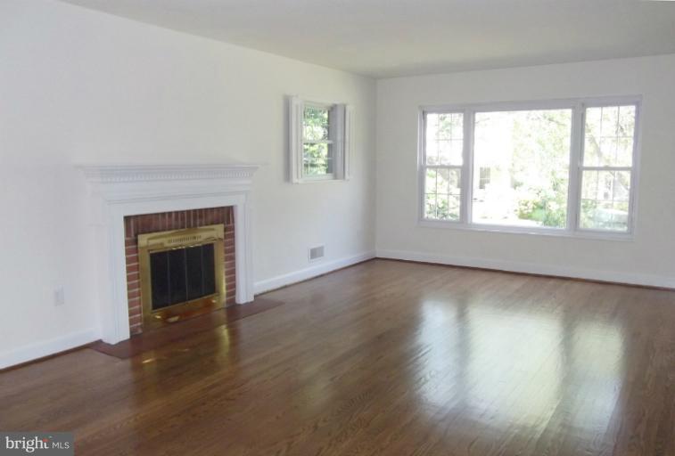 8525 Pelham Road Bethesda, MD 20817 - Photo 8 of 28 Living Room