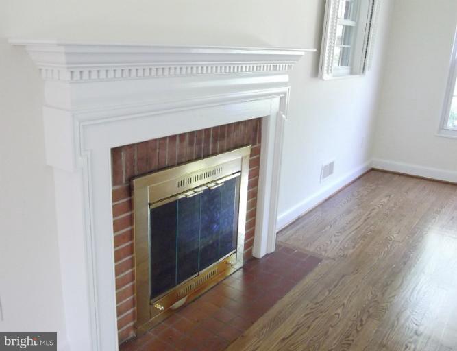 8525 Pelham Road Bethesda, MD 20817 - Photo 9 of 28 Living Room