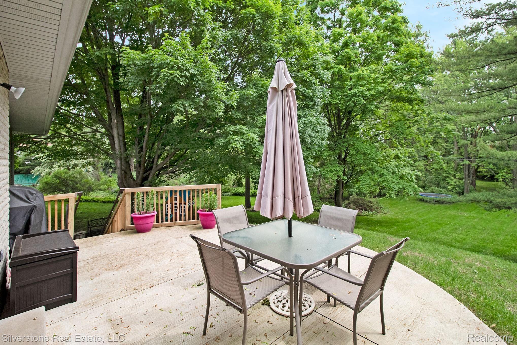 16527 Riverside Drive Livonia, MI 48154 - Photo 38 of 42 IMG_0271.jpg