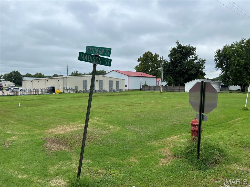 201 Southern Street Gillespie, IL 62033 - Photo 1 of 2