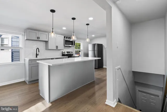 $1,650 | 821 Stanbridge Street, Unit B, Norristown, PA 19401