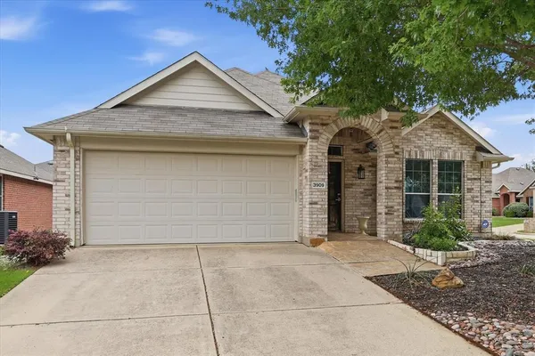 $335,500 | 3909 Cliffside Drive, Denton, TX 76208