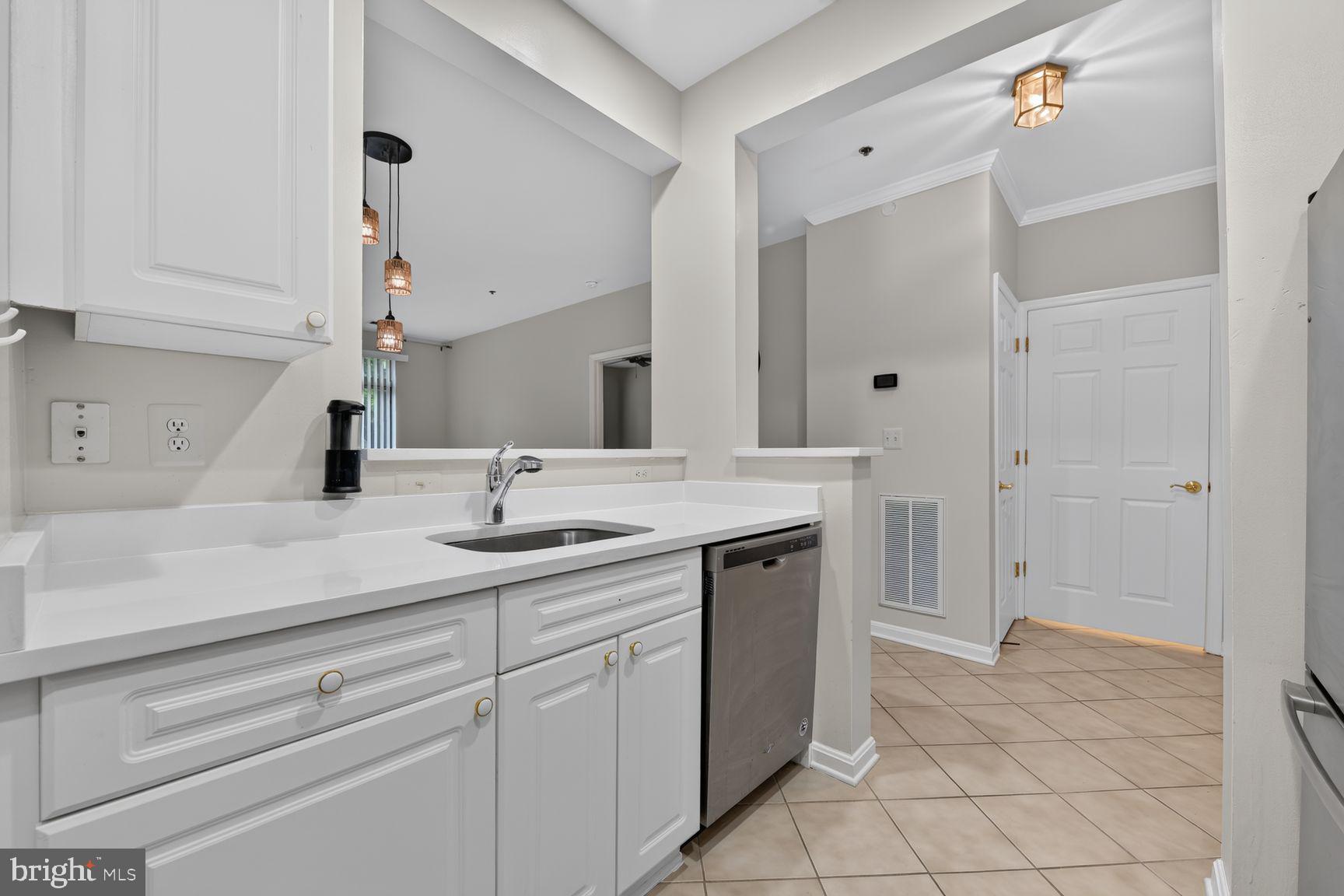11775 Stratford House Place, Unit 112 Reston, VA 20190 - Photo 10 of 53 Kitchen
