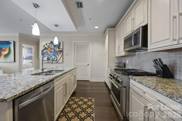 $4,500 | 222 South Caldwell Street, Unit 1601, Charlotte, NC 28202