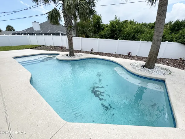 a view of a house with backyard and plants