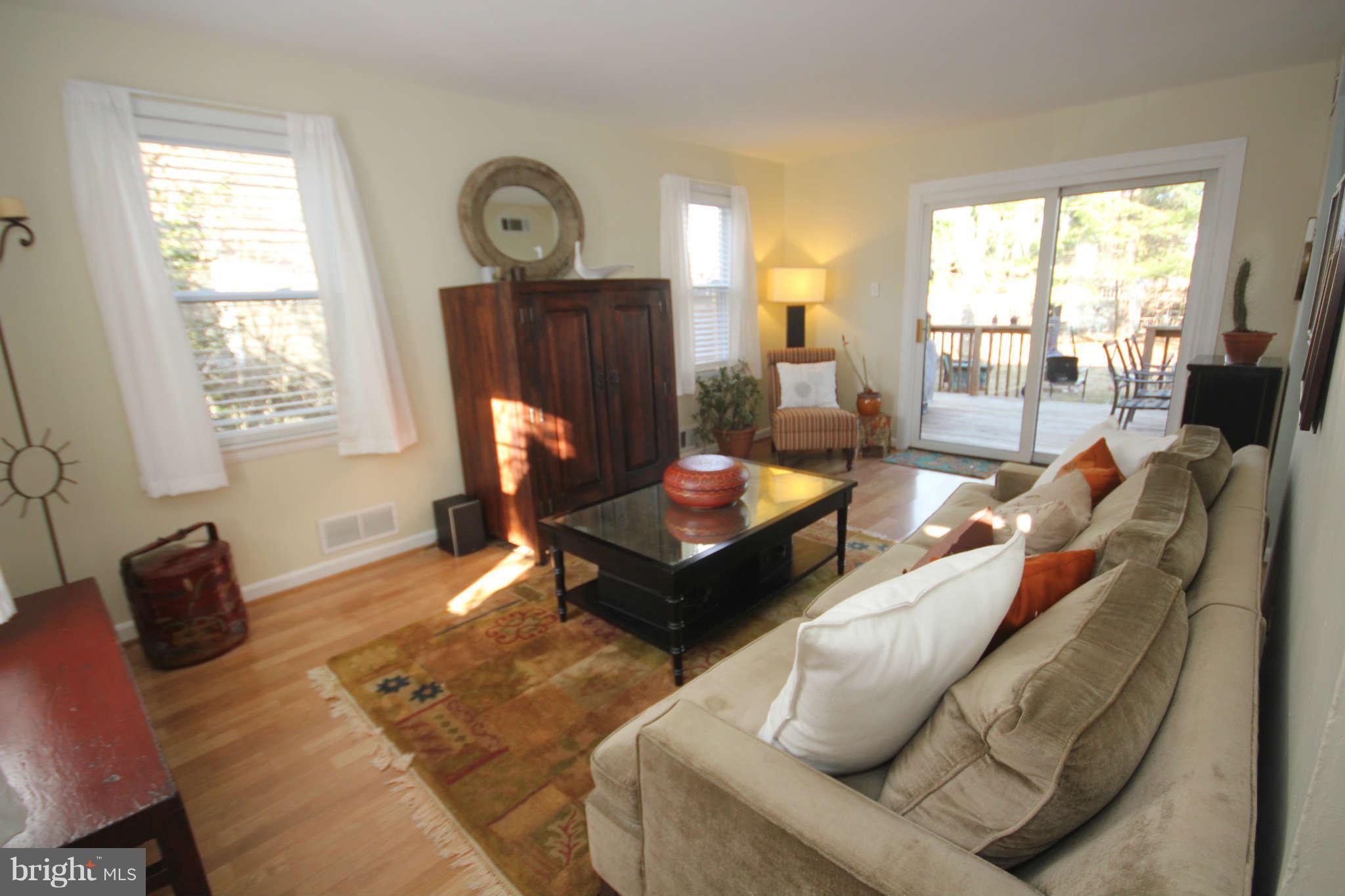10603 Inwood Avenue Silver Spring, MD 20902 - Photo 3 of 24 Living Room