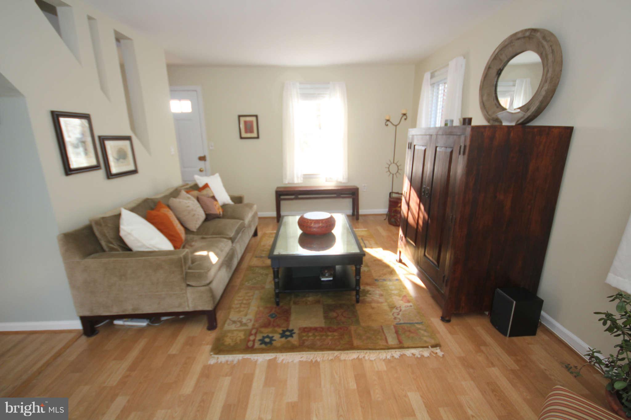 10603 Inwood Avenue Silver Spring, MD 20902 - Photo 6 of 24 Living Room