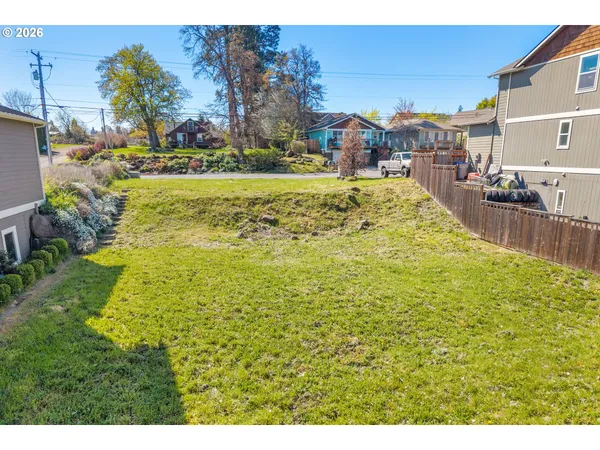 $395,000 | 2860 May Street, Hood River, OR 97031
