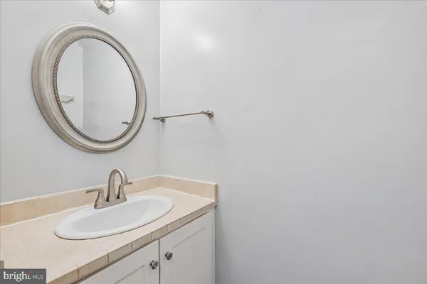 $3,300 | 2002 Derby Ridge Lane, Unit 4, Silver Spring, MD 20910