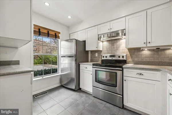 $3,300 | 2002 Derby Ridge Lane, Unit 4, Silver Spring, MD 20910