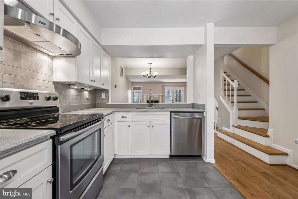 2002 Derby Ridge Lane, Unit 4 Silver Spring, MD 20910 - Photo 5 of 42 Kitchen