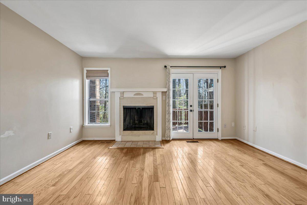 2002 Derby Ridge Lane, Unit 4 Silver Spring, MD 20910 - Photo 9 of 42 Living Room