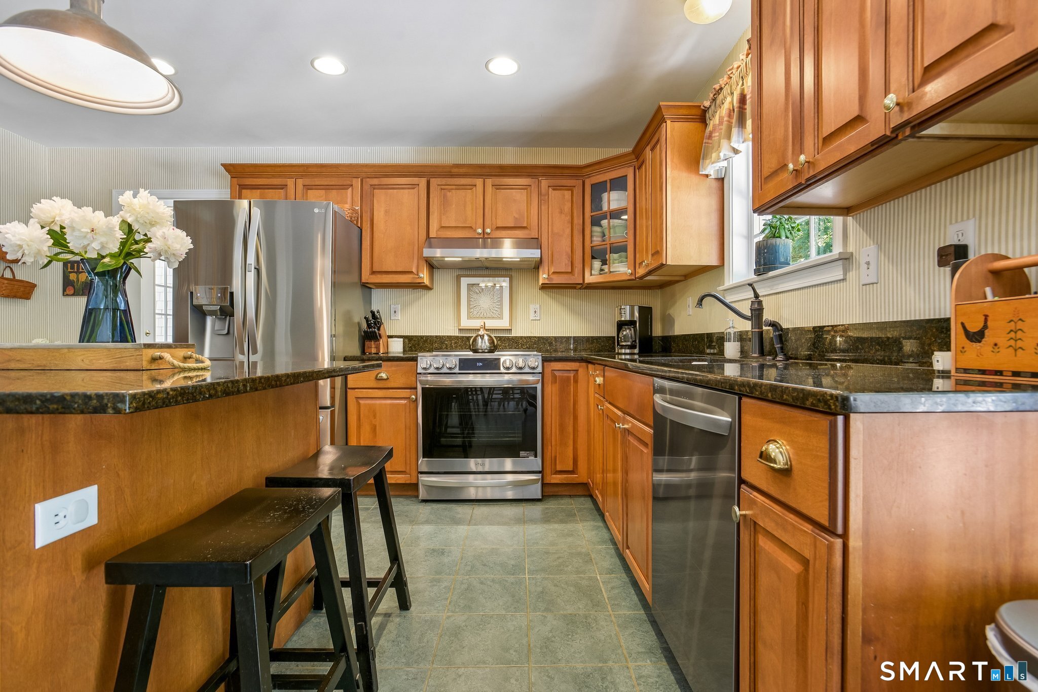 34 Spring Rock Road East Lyme, CT 06333 - Photo 11 of 38