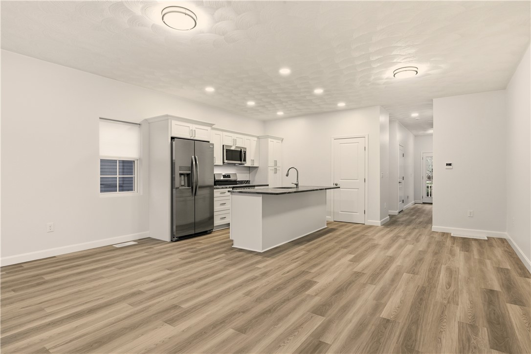 45 Windsor Road Cranston, RI 02905 - Photo 7 of 39