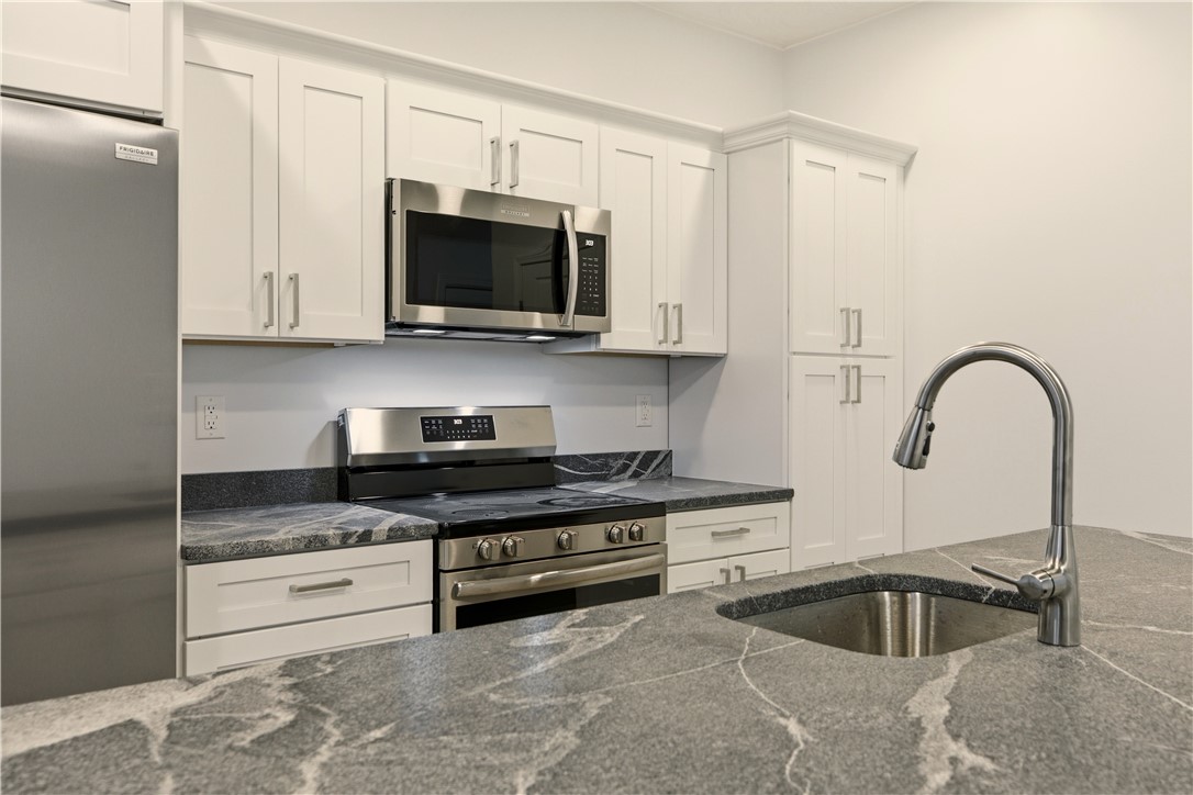 45 Windsor Road Cranston, RI 02905 - Photo 8 of 39