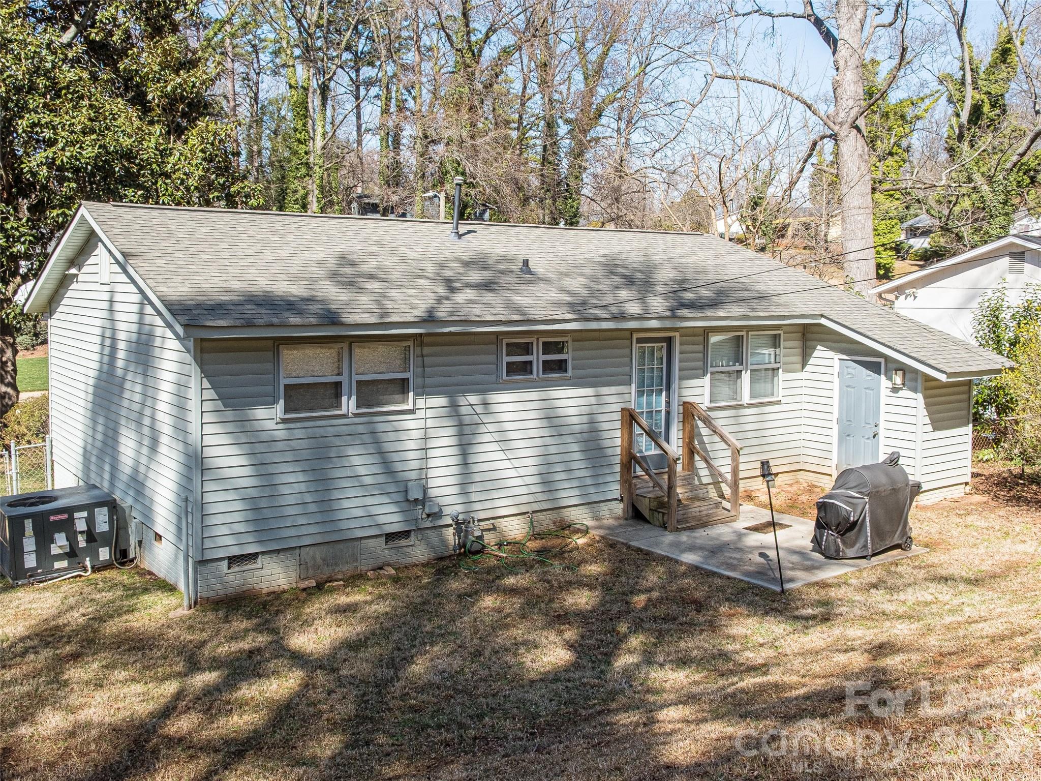 2515 Thornton Road Charlotte, NC 28208 - Photo 23 of 25