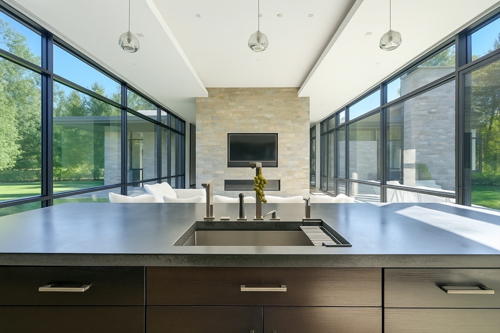 63 Sylvan Lane Weston, MA 02493 - Photo 8 of 28