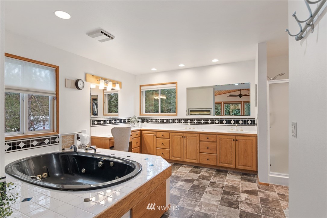 11103 Happy Valley Road Anacortes, WA 98221 - Photo 22 of 40 Gallery Image 22