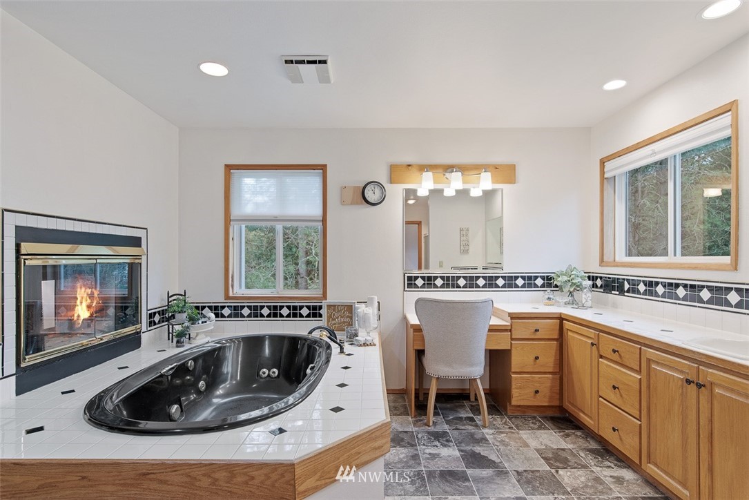 11103 Happy Valley Road Anacortes, WA 98221 - Photo 23 of 40 Gallery Image 23
