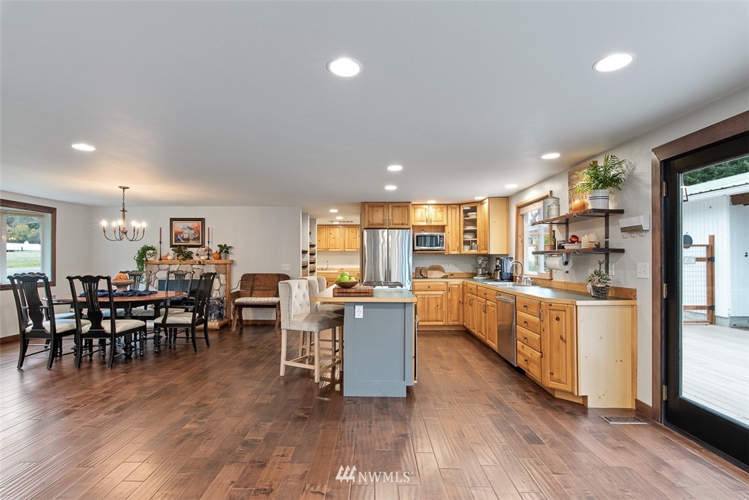 11103 Happy Valley Road Anacortes, WA 98221 - Photo 7 of 40 Gallery Image 7