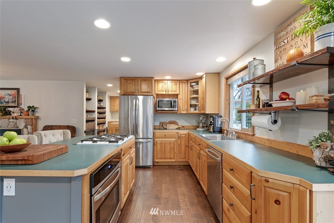 11103 Happy Valley Road Anacortes, WA 98221 - Photo 10 of 40 Gallery Image 10