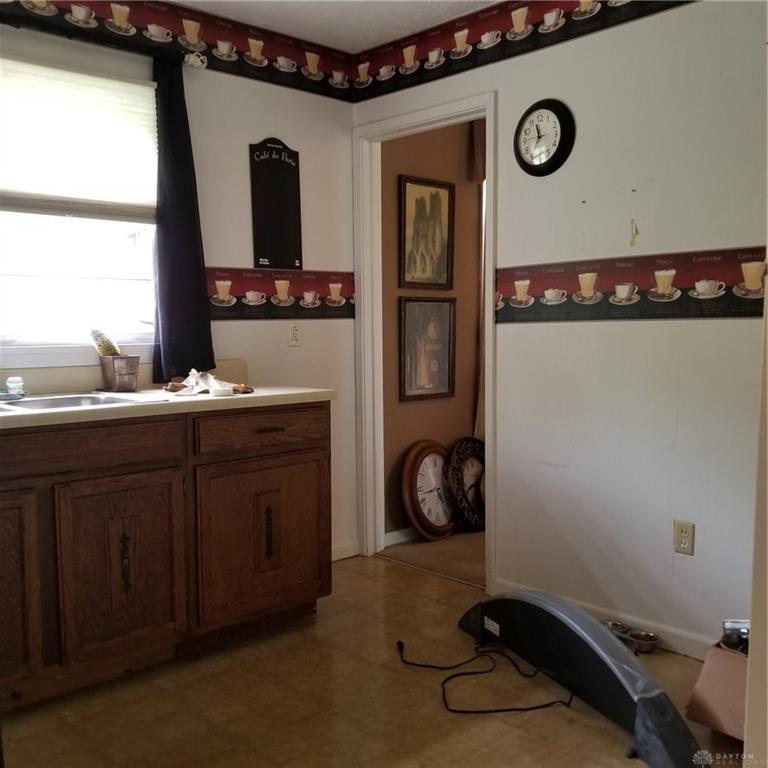 5781 Springboro Dayton, OH 45449 - Photo 7 of 9