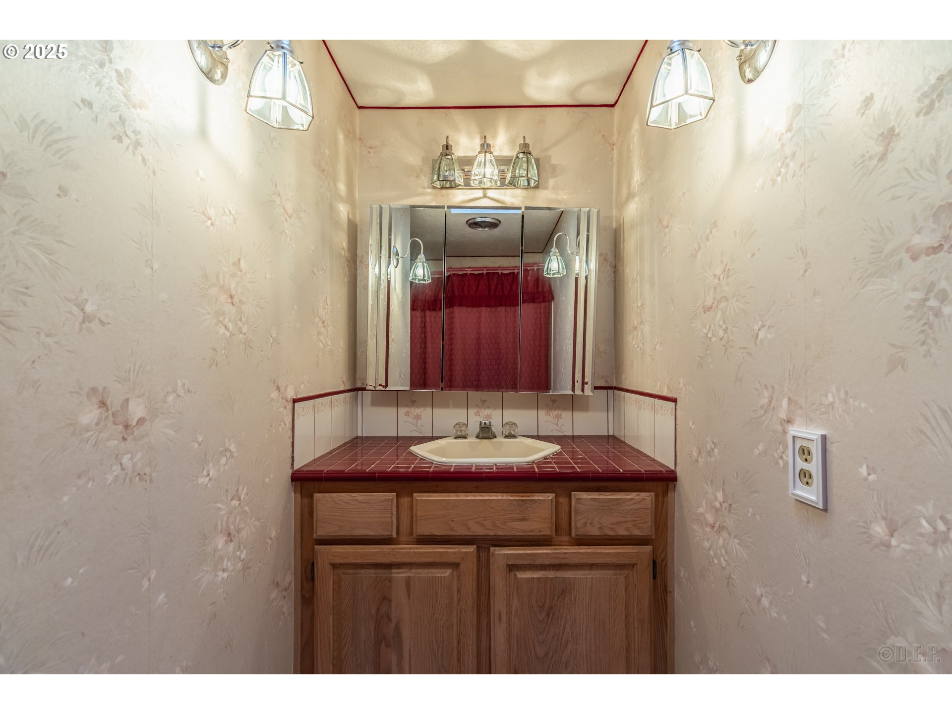 51475 Mountain View Road Scappoose, OR 97056 - Photo 14 of 38 Bathroom